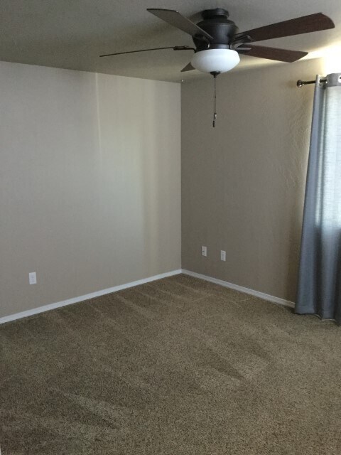 Building Photo - Beautiful 3 bedroom, 2.5 bath in the  Hampton Place/Candlewood Estates!