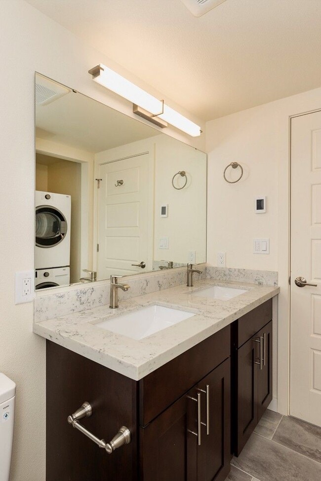 Building Photo - Newly Remodeled 3BR w/ In-Unit W/D, Private Entry & Designer Finishes – Pet Friendly!
