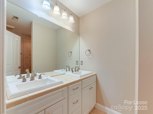 Building Photo - 620 Marsh Rd