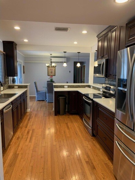 Building Photo - 235 30th St