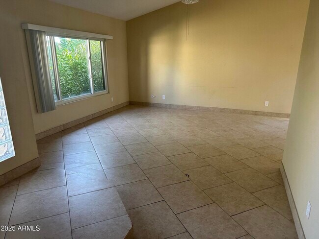 Building Photo - 4934 W Grovers Ave
