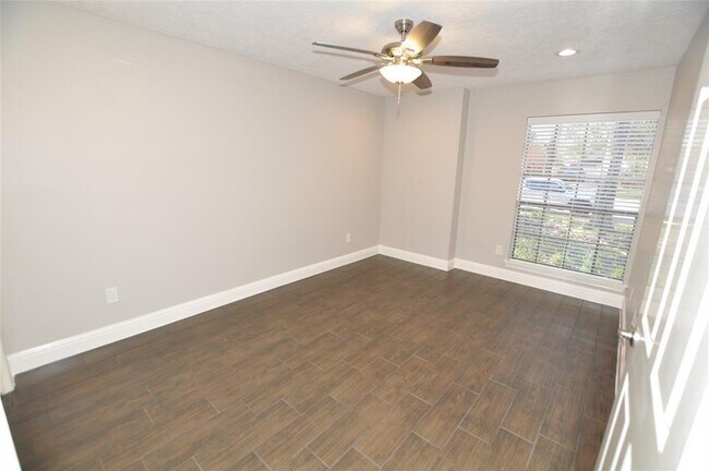 Building Photo - 4602 Natural Bridge Dr