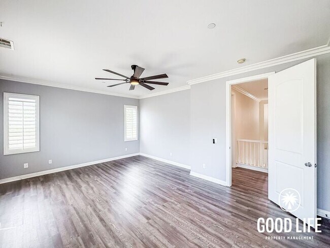 Building Photo - 3896 Lake Cir Dr