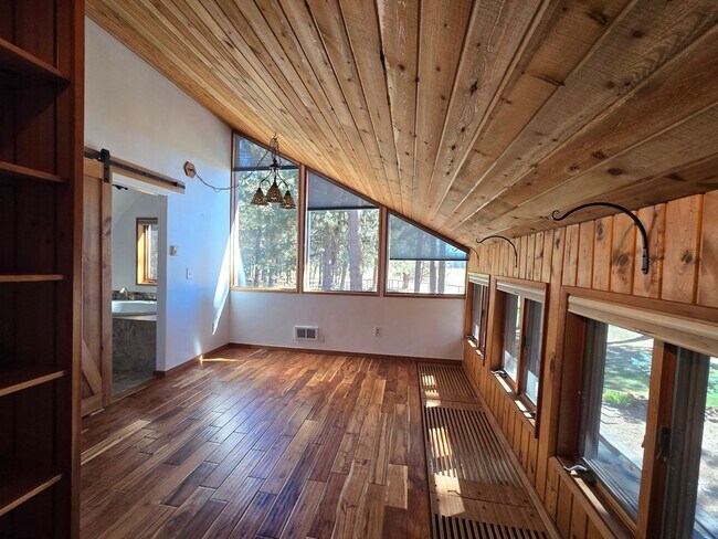 Building Photo - Live in Beautiful Tollgate and Minutes fro...