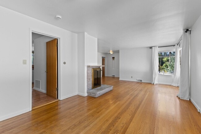 Building Photo - 4bd/2ba Seattle House
