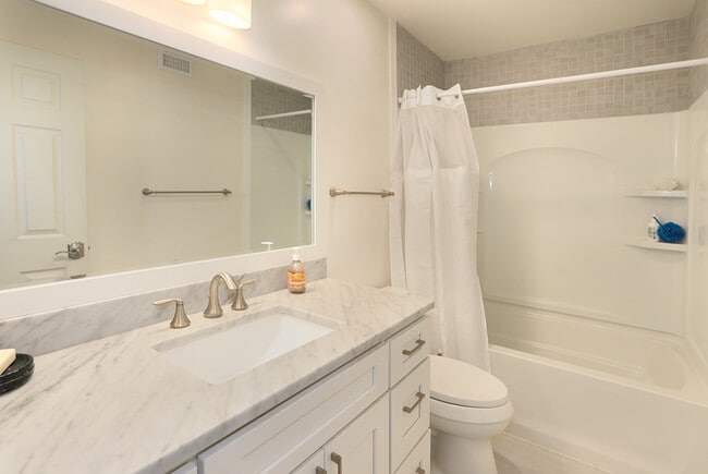 Building Photo - 7912 Rainbow Cir