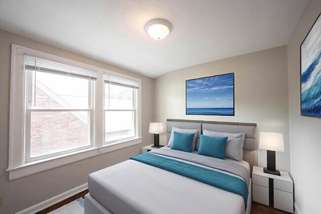 Building Photo - "Charming 3-Bedroom Retreat with Hardwood ...