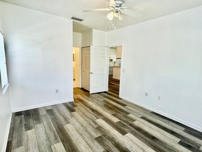 Building Photo - Barksdale 2 Bed / 2 Bath