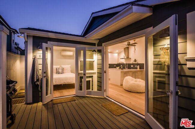Building Photo - Bicknell Bungalows