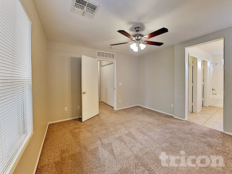 Building Photo - 4925 S 15th Pl