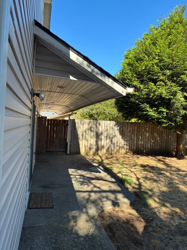 Building Photo - 950 Blanco Ave