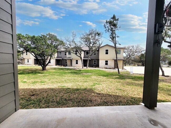 Building Photo - Sophisticated 3/BR 2.5/BS Home in Point Ve...