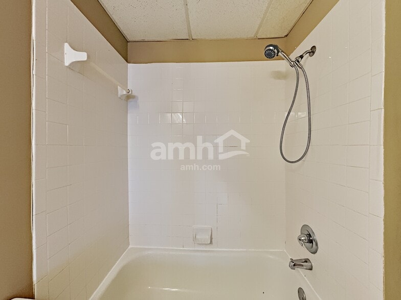 Building Photo - 1454 Chamirey Dr SW