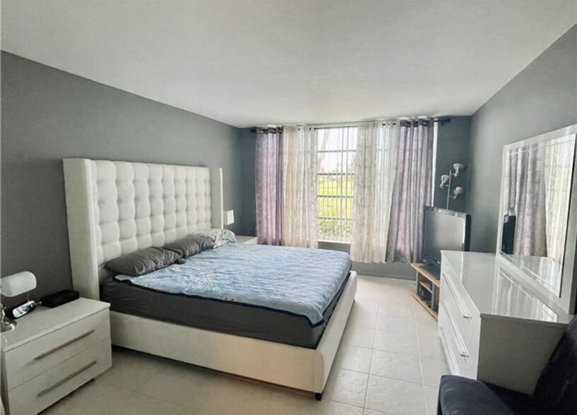 Master bedroom - 802 Cypress Blvd