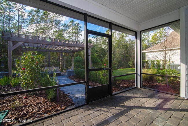 Building Photo - 118 Pioneer Village Dr