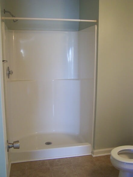 Master bathroom - 141 Brookland Ter