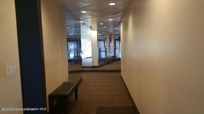 Building Photo - 220 Linden St