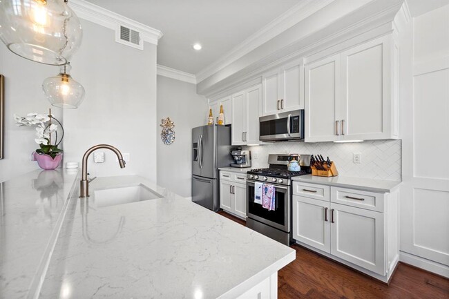 Building Photo - 11025 Upland Forest Dr