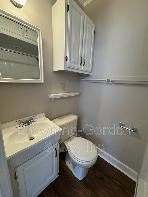 Building Photo - 1810 15th Ave S