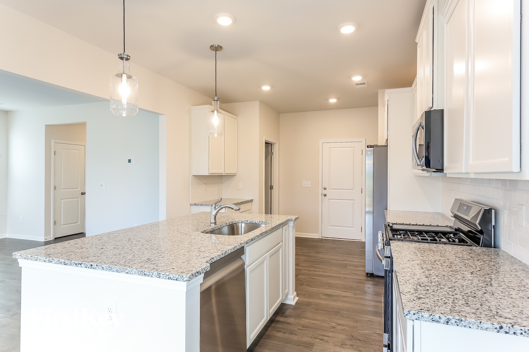 Building Photo - 1002 Mission Hill Ln