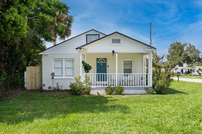 Building Photo - 1307 Formosa Ave
