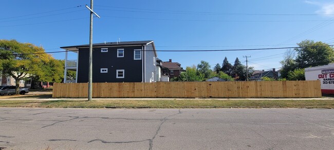 Building Photo - 5101 Oregon St