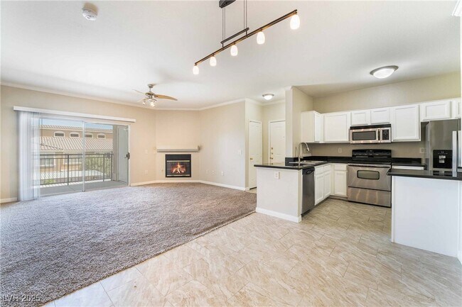 Primary Photo - 2900 Sunridge Heights Pkwy