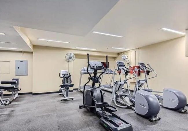 Building Photo - 445 Island Ave