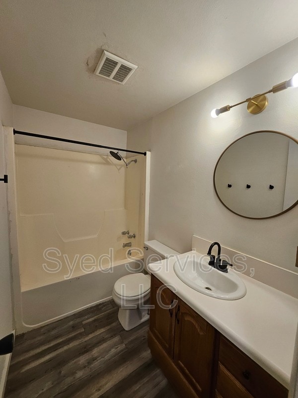 Building Photo - 624 E Hawaii Ave