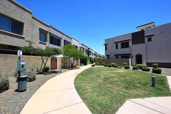 Building Photo - 7320 E Vista Bonita Dr