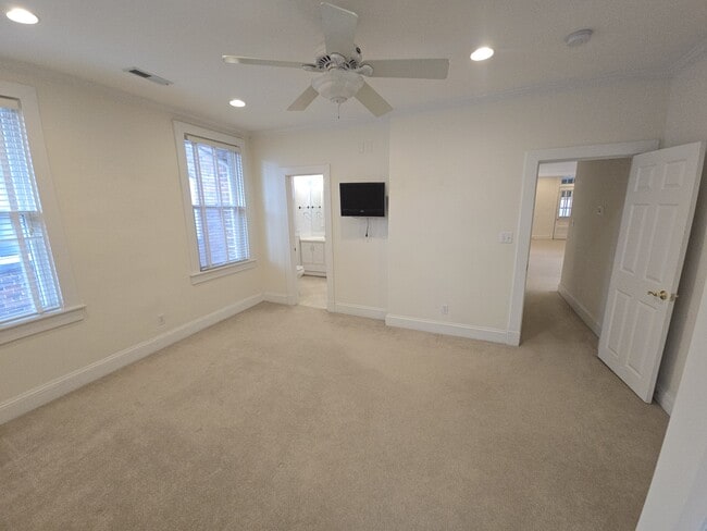 Building Photo - 621 W Princess Anne Rd