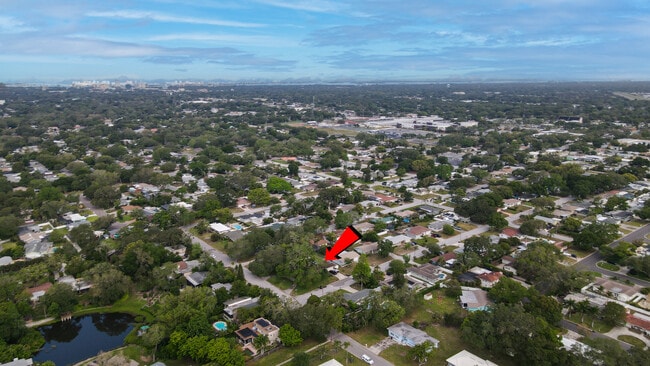 Building Photo - 2076 Burnice Dr