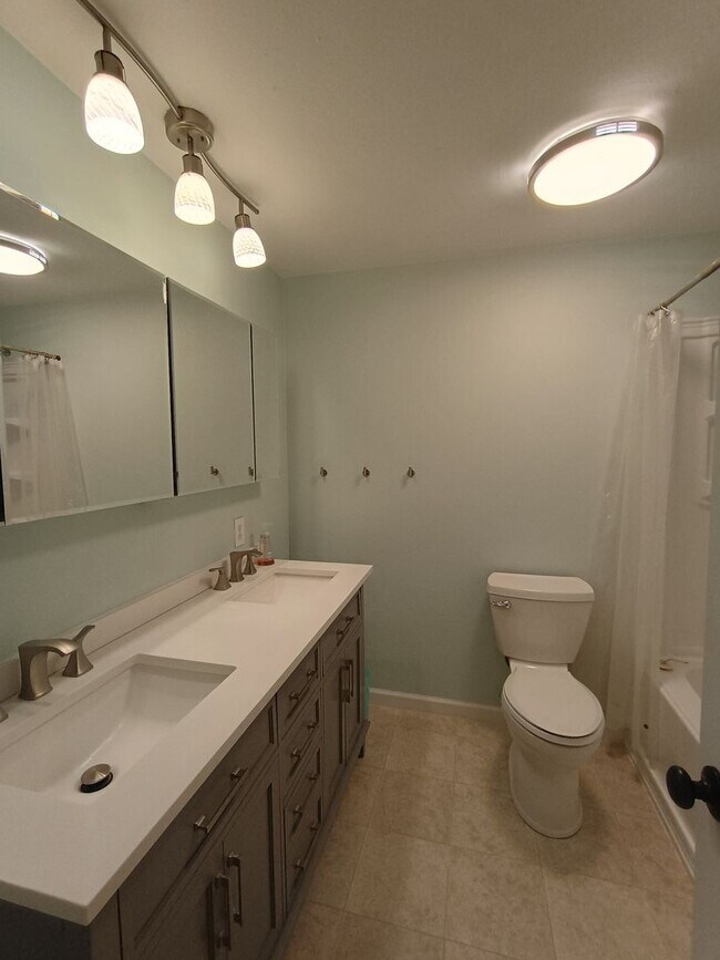 Building Photo - Elegant Home with Captivating Sound Views