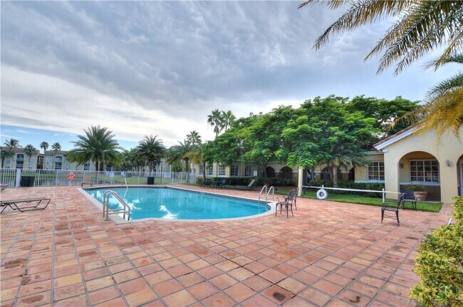 Building Photo - 2640 S University Dr