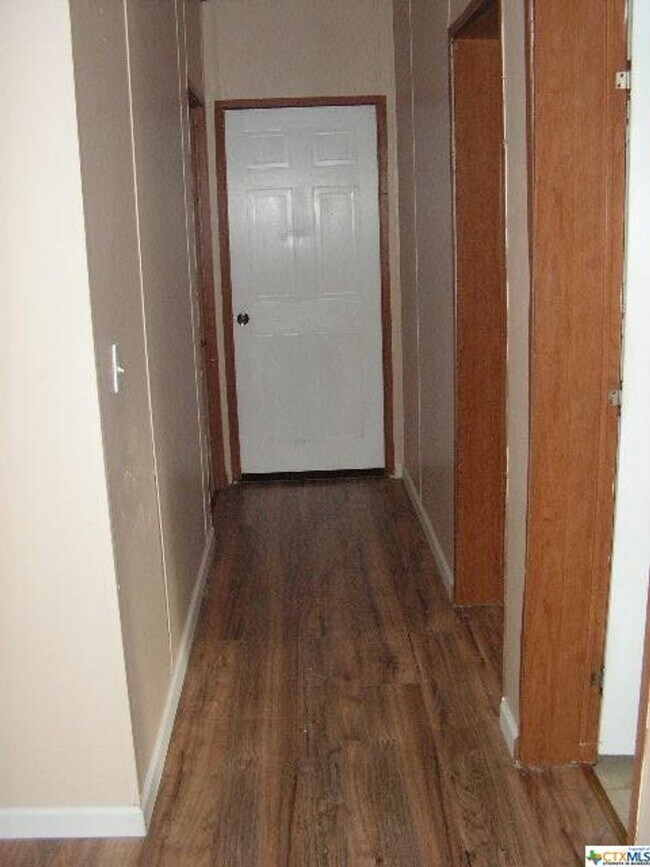 Building Photo - NEW ON MARKET