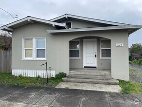 Building Photo - Charming Bungalow in Henderson Center!