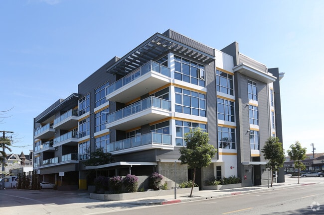 Building Photo - Landmark Chase