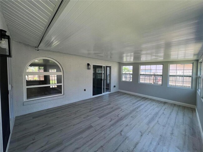 Building Photo - 9930 Chesham Dr
