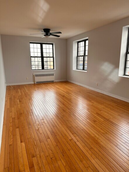 Building Photo - 890 W Beech St