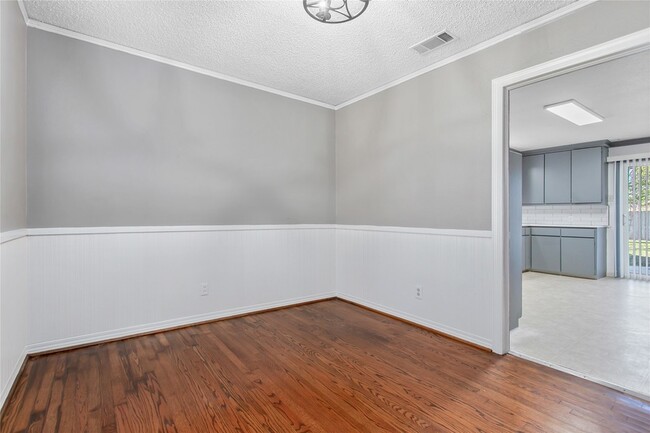 Building Photo - 9306 Forest Hills Blvd