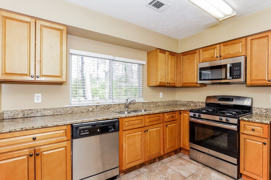 Building Photo - 6761 Timbers E Dr