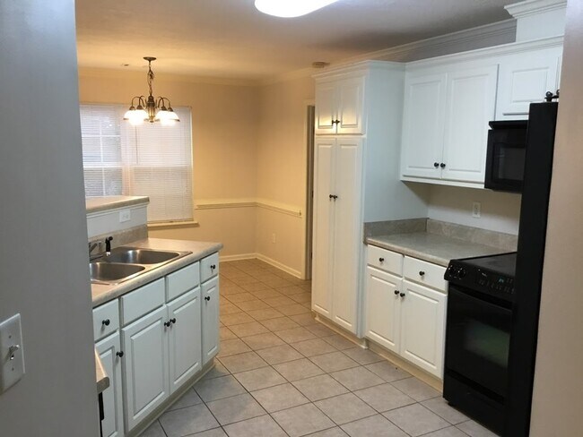 Building Photo - 506 Capstone Way