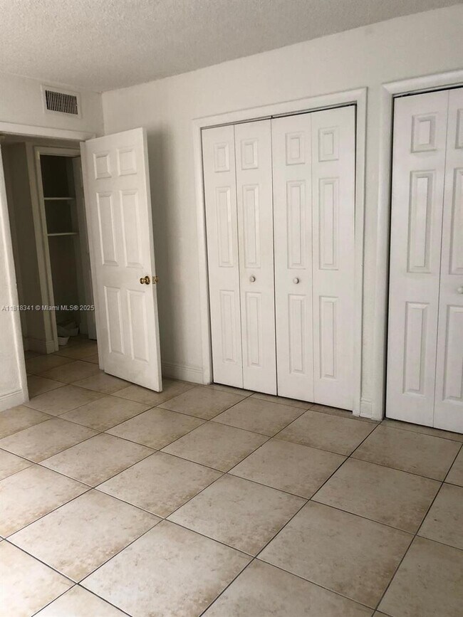 Building Photo - 6950 Miami Gardens Dr