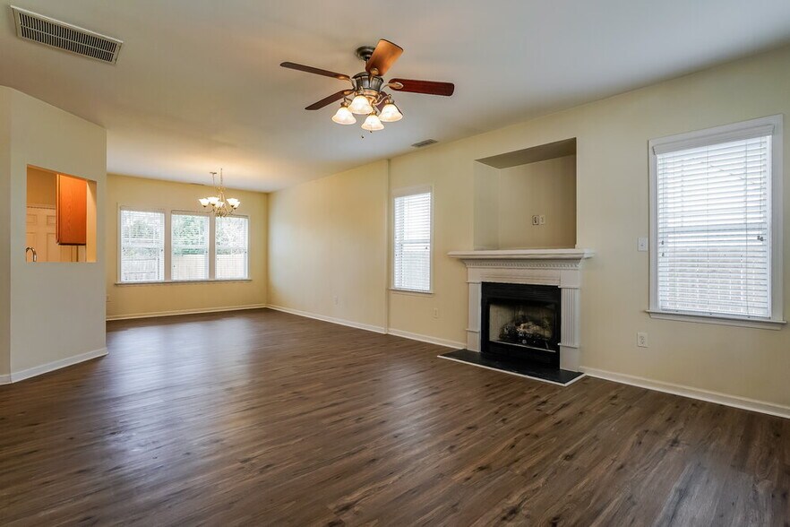 Building Photo - 4812 Landover Ridge Dr