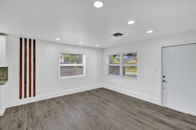 Building Photo - 1510 S 23rd Ave