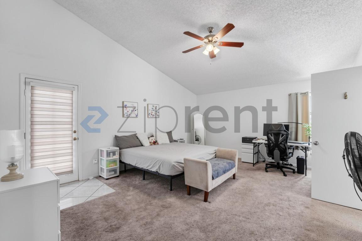 Building Photo - Unit