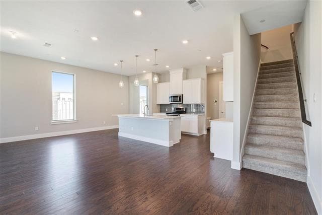 Building Photo - 1050 Maverick Dr