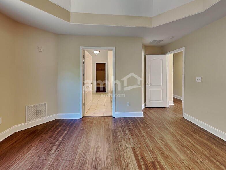 Building Photo - 712 Gatwick Ct