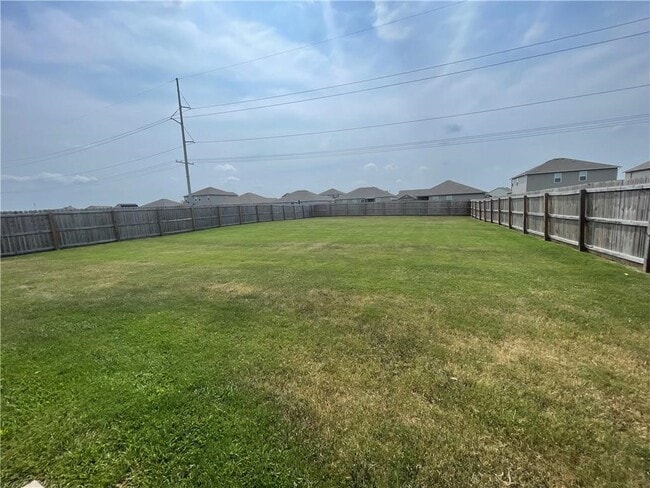 Building Photo - 1541 Scotland Dr