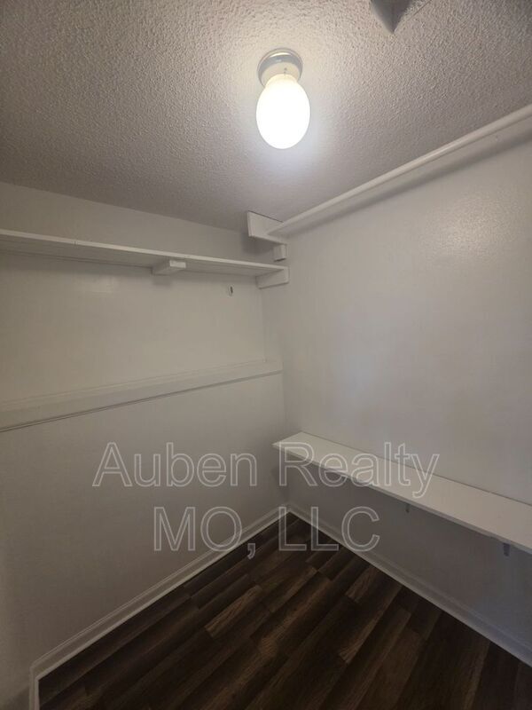 Building Photo - 7010 N Gower Ave